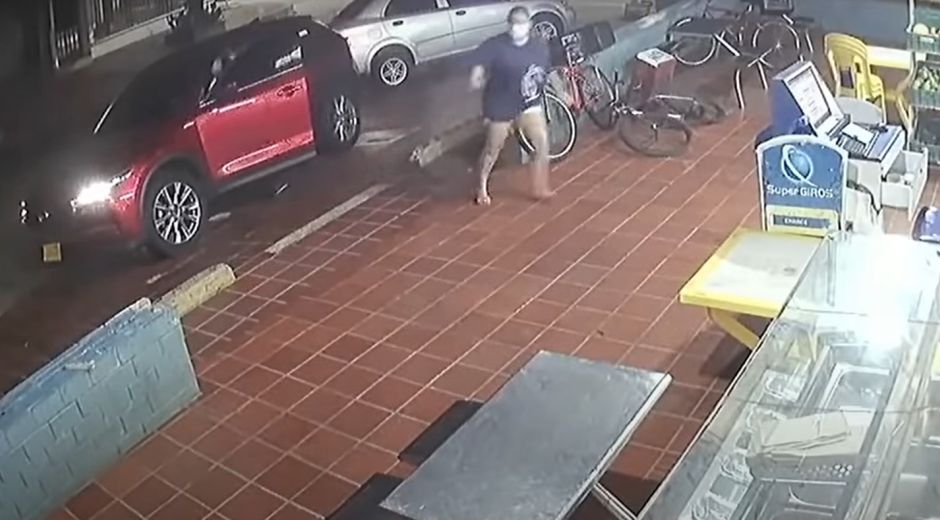 Cortesía A la mujer le arrebataron la llave y esta tuvo que refugiarse en un establecimiento.