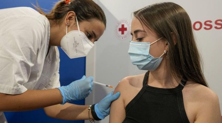 Germán Escobar, viceministro de Salud, invitó a padres de familia y tutores a llevarlos a los puntos de vacunación.