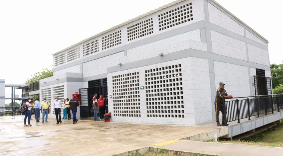 La sede educativa tiene un área construida de 533 metros cuadrados.