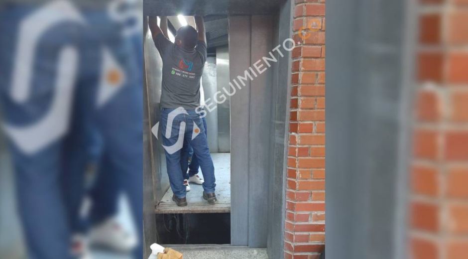 El techo que se desplomó fue el que lesionó a los 6 ocupantes. 