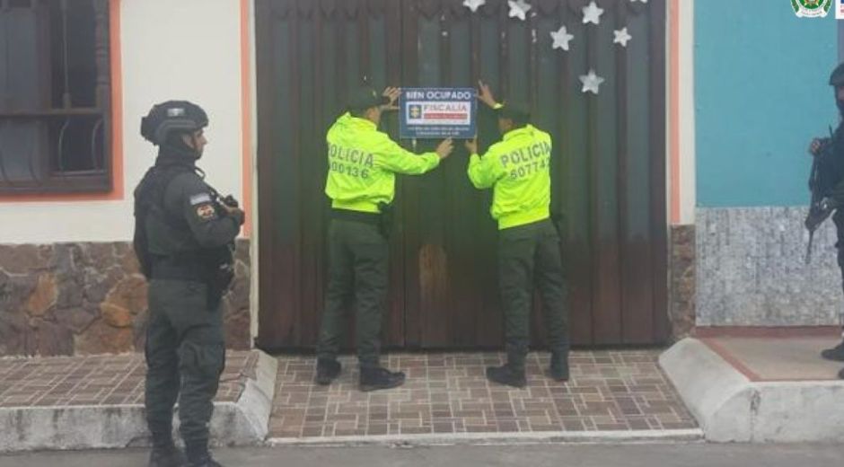 Fiscalía Se trata de dos predios rurales, dos urbanos, cinco vehículos y 166 semovientes.