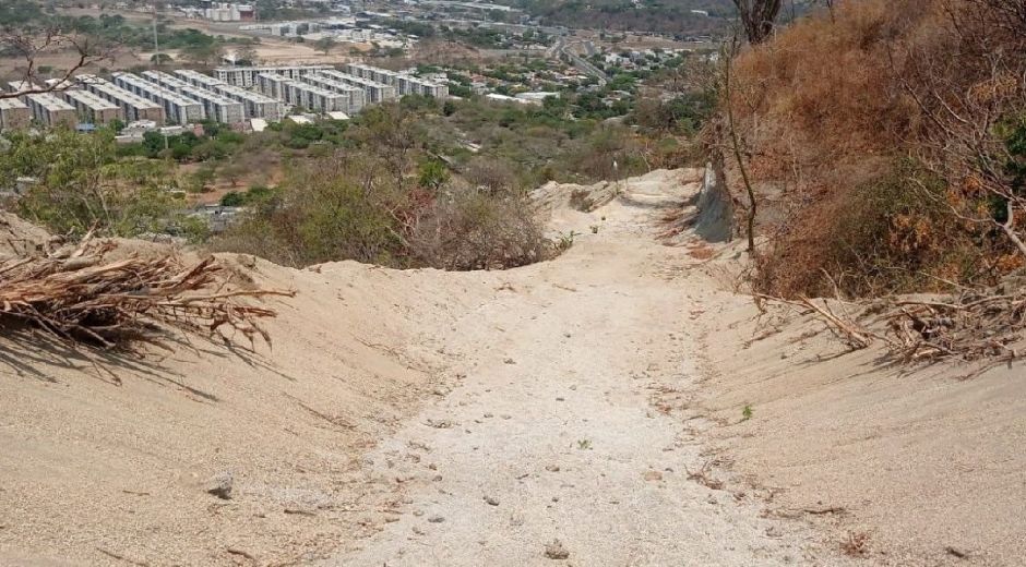 Zona intervenida de los cerros en El Yucal 