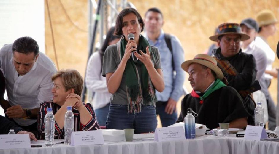 Cortesía Ministra compartiendo mesa con la Minga en Caldono, Cauca