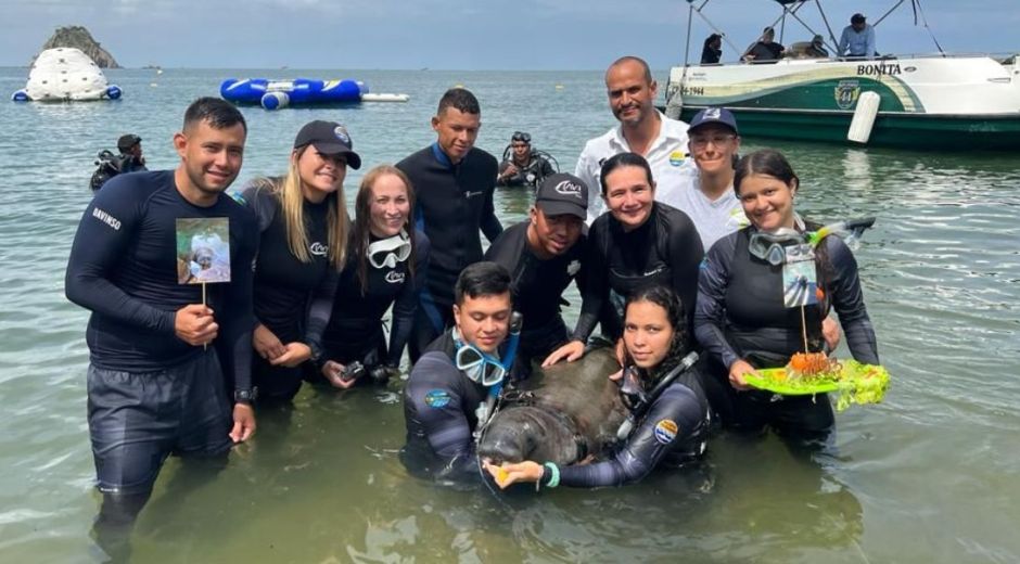 Equipo deL acuario y corpamag junto a tasajerito