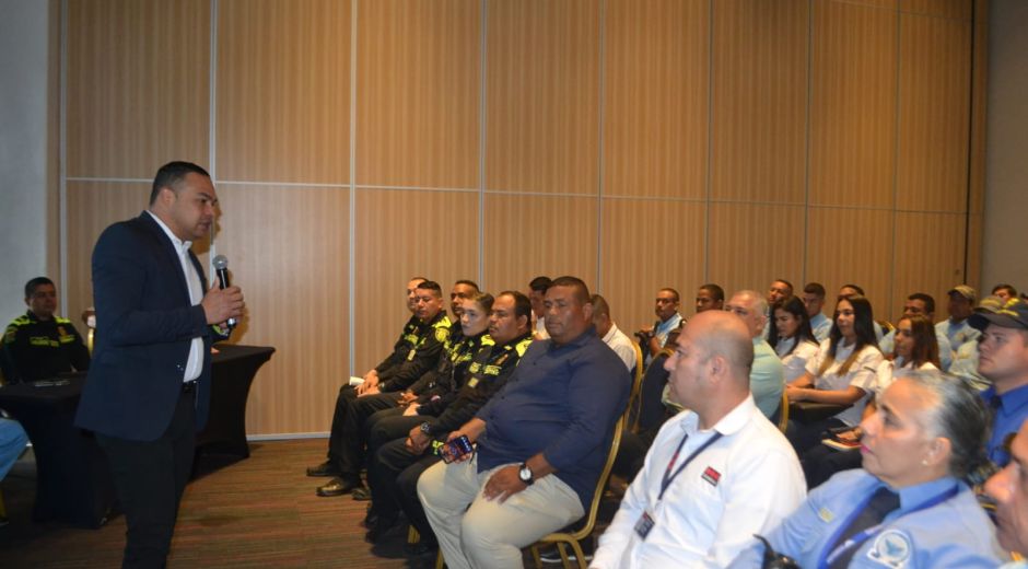 Alfonso Manzur Arrieta, superintendente de vigilancia, durante el evento en Santa Marta. 