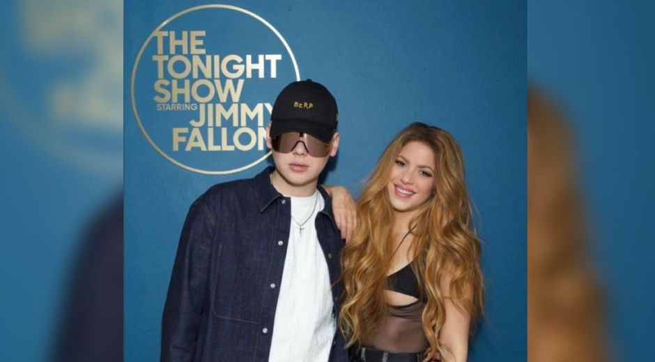 Shakira junto a  Bizarrap en el Show de Jimmy Fallon.