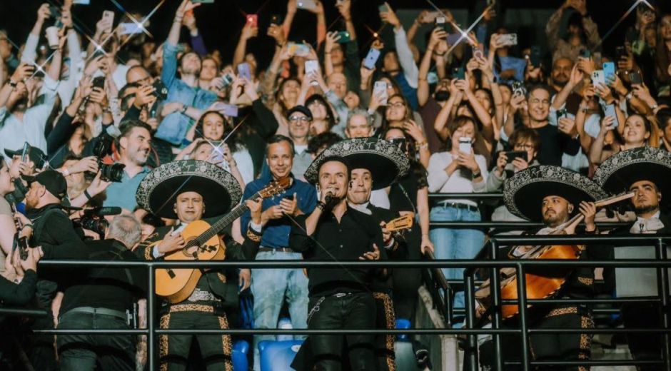 cortesía Fonseca en concierto compartiendo con el público