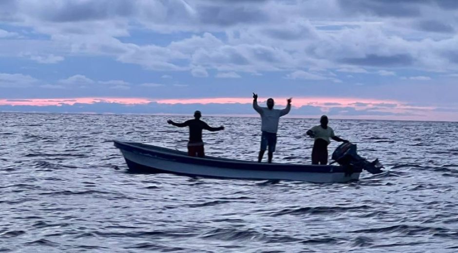 Guardacostas Pescadores rescatados.