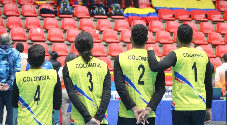 Twitter: @MinDeporteCol deportistas de voleibol sentado