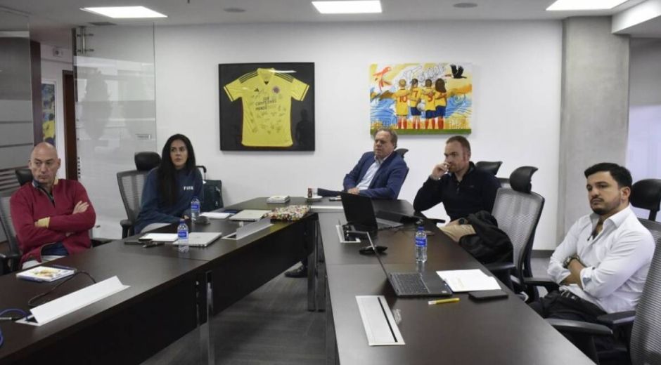Reunión entre directivos de la FCF y la FIFA.