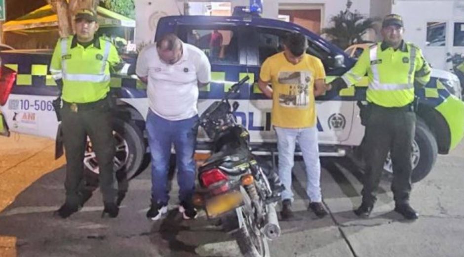 Sergio Luis Carvajalino Carmona y Raomir José Júneles Araujo, presuntos responsables del robo de una motocicleta y dos millones de pesos en efectivo.