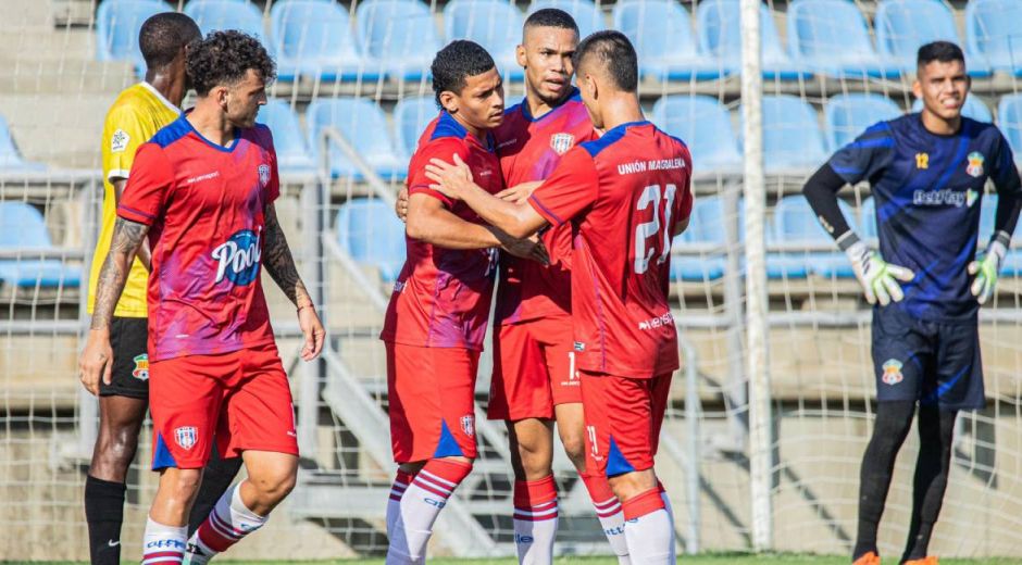 Unión celebrando uno de los goles.