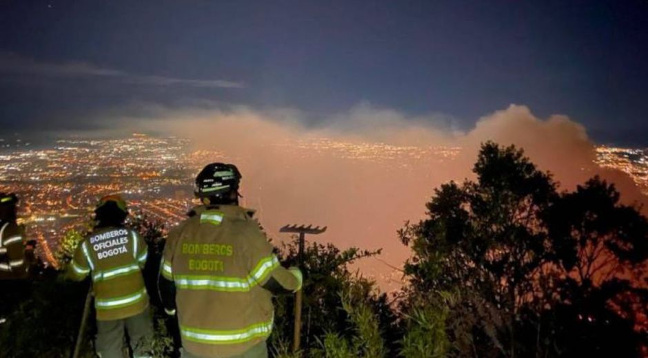 Bomberos Bogotá Incendio en cerros orientales de Bogotá