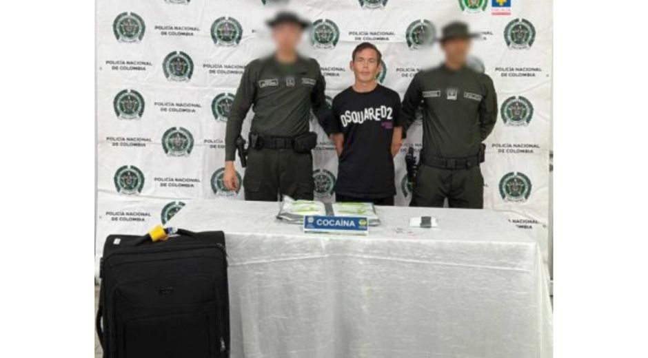 Momentos en la Policía Nacional capturó al extranjero y le incautó la droga.