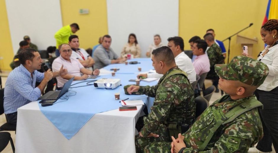 Cortesía Reunión del Secretario de Seguridad con las empresas afectadas.