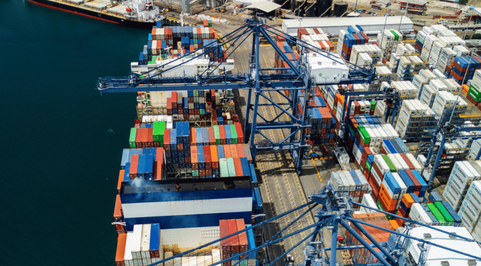 Puerto de Santa Marta Motonave ELBE de CMA-CGM.