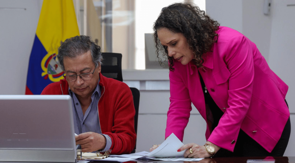Foto: Zonacero El Presidente Petro y la Ministra de Transporte, María Constanza García.