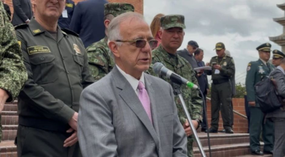 Seguimiento. Ministro de defensa, Iván Velázquez