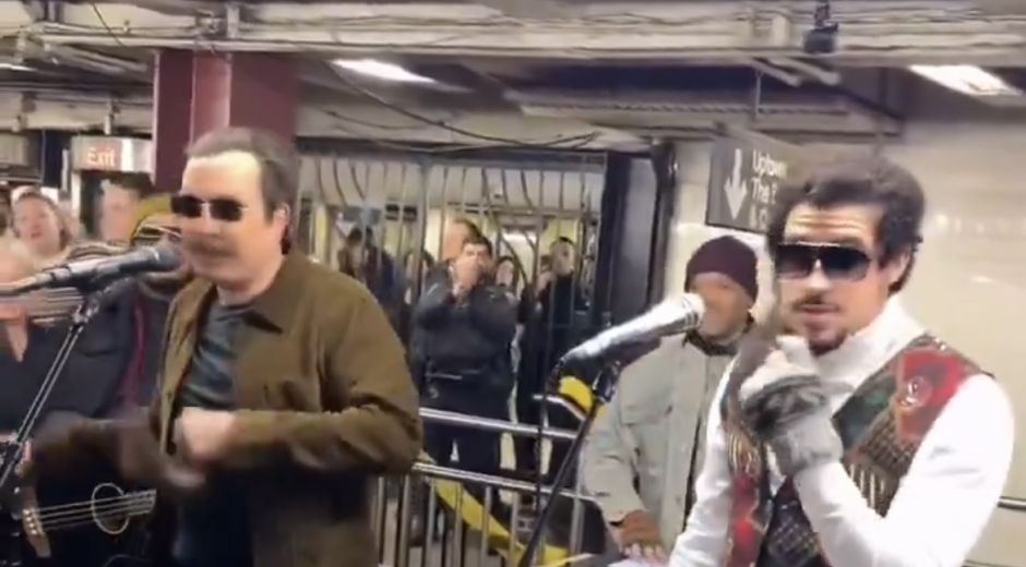 Seguimiento. Bad Bunny y Jimmy Fallon en el metro.