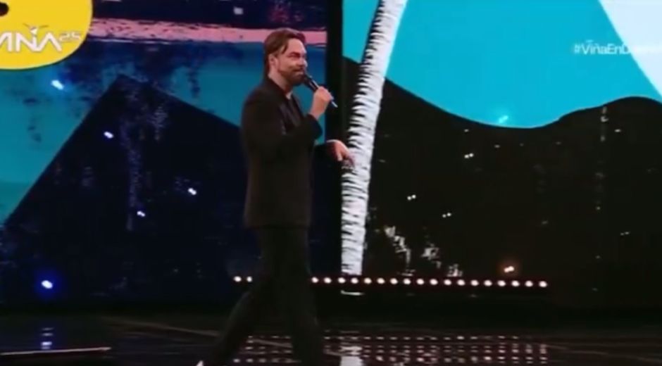 El comediante venezolano George Harris enfrentó abucheos y tensión durante su presentación en el Festival de Viña del Mar, cuando parte del público interrumpió su show con protestas.