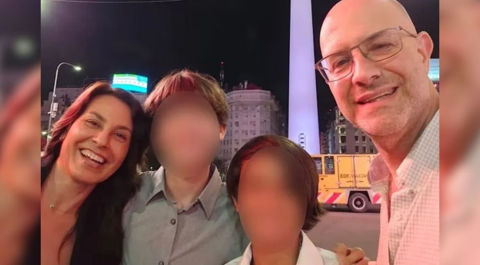 Los cuatro integrantes de la familia que encontraron sin vida en un departamento.