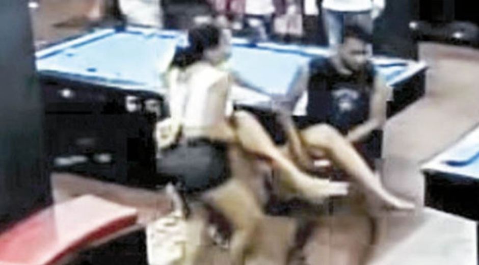 Cortesía Otros clientes auxiliaron a las víctimas.
