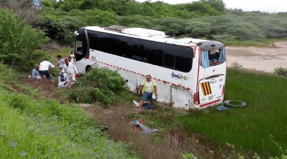 Cortesía Bus accidentado en la vía al corregimiento de Barú.