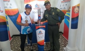 Un Policía lesionado por la guerra fue el encargado de hacer uno de los relevos de la llama bolivariana. El 24 de octubre de 2011, cuando se hallaba.