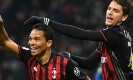 Carlos Bacca celebra uno de sus tantos.