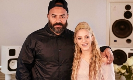 El Dj Ebro Darden junto a Shakira.