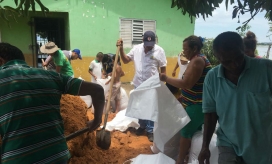 Ya van más de 1.200 familias afectadas en El Banco por la ola invernal y los niveles del río siguen creciendo.   