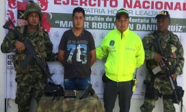 Alías “JJ”, deberá responder por los delitos de concierto para delinquir agravado, tráfico, fabricación o porte de armas de fuego o municiones y homicidio agravado.   