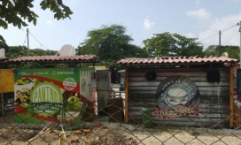 En contenedores fusionan los diferentes establecimientos de comida.