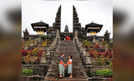 Mariana Pajón, junto con su esposo, en Indonesia.