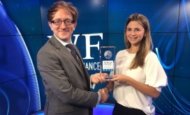 Andrea Zambrano, Directora Legal y de Asuntos Corporativos, recibió el premio en la Bolsa de Valores de Londres