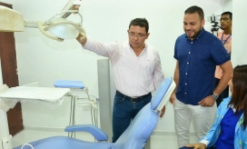 Entrega de puestos de salud.