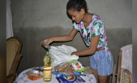 Entrega de ayudas a damnificados en Guachaca.