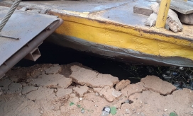 Así se ve la socavación en la zona de descargue del ferry.