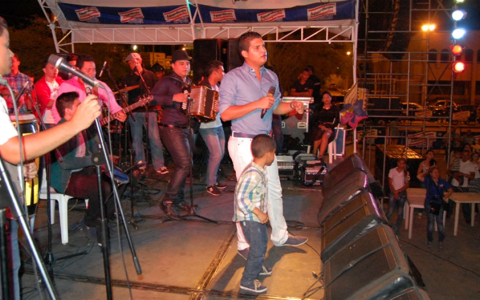 Festival Vallenato Mar de Acordeones Presentación de la agrupación de Elder Dayán Díaz y Luis Guillermo De la Hoz, ganador del Festival Vallenato Indio Tayrona.