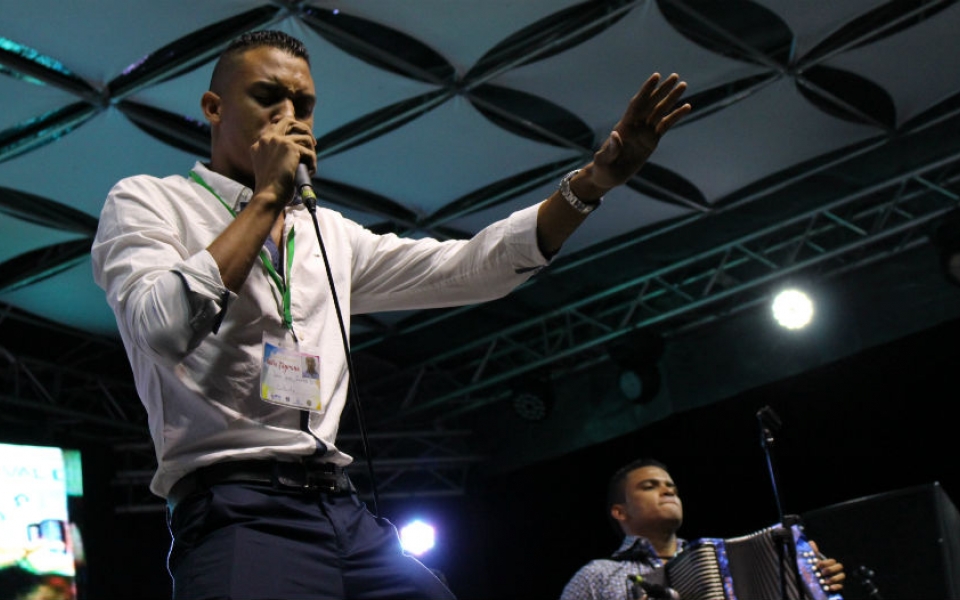 Festival Vallenato Mar de Acordeones Juancho Fuentes, también ganador del Festival Vallenato Indio Tayrona en la modalidad voz.