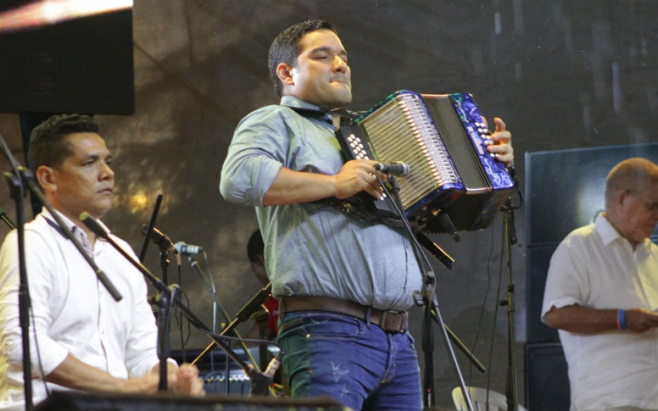 Rodolfo De la Valle Escorcia, actual rey Vallenato del Festival Mar de Acordeones en la categoría de acordeonero profesional.