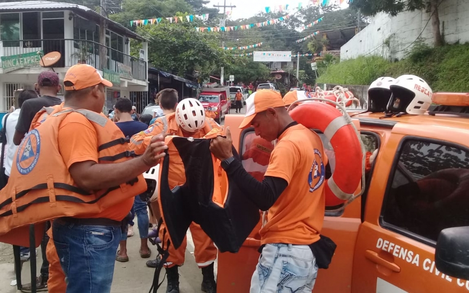 Cortesía Defensa Civil hace presencia en la zona, buscando al menor.