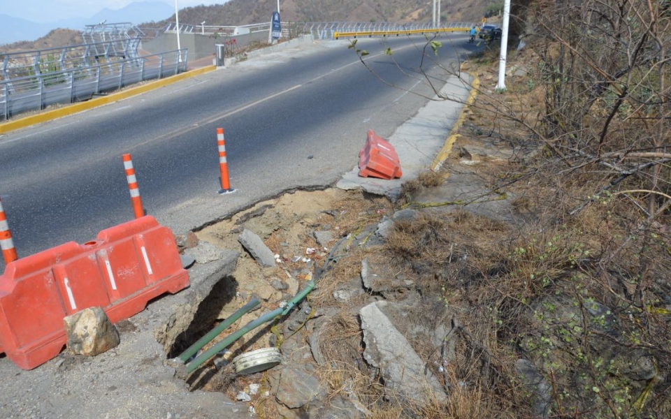Oscar Mejía - Seguimiento.co Este hueco cada día crece.