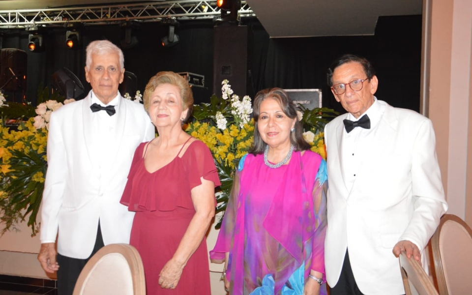 Roberto Herrera Soto, Cristina Maya de Herrera, Manuel Herrera Soto y Clara Arbeláez de Herrera. 