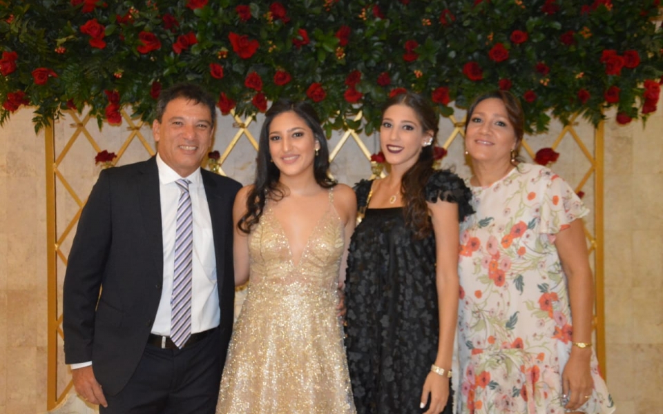 El concejal Juan Carlos Palacio, con su hija Oriana Palacio, Cristina Correa y Blanca Palacio.