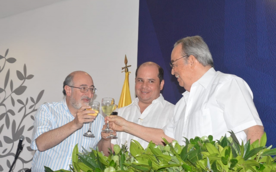 El brindis fue ofrecido por el doctor Alfredo Méndez , Juan Lozano y Camilo Noguera